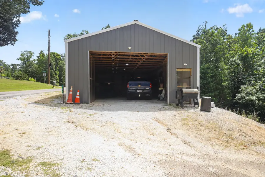 187 Sweetbrier Dr, Decaturville, TN 38329 - #3