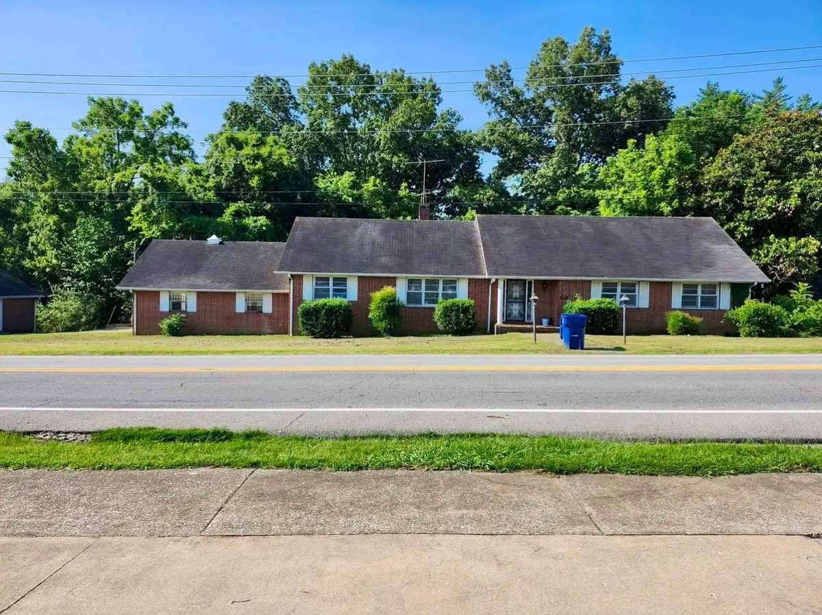 429 Spring St, Dover, TN 37058 - #1