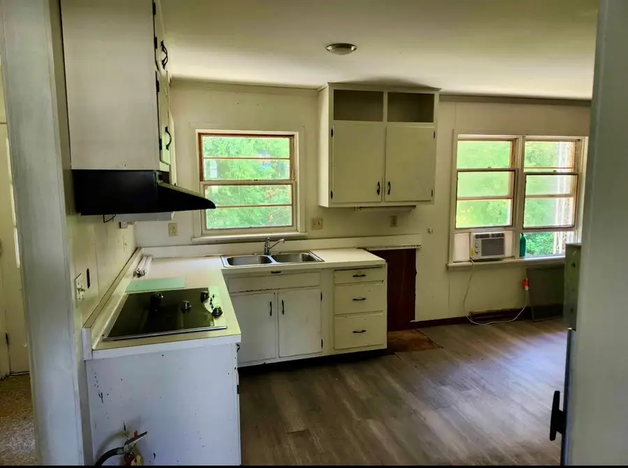 429 Spring St, Dover, TN 37058 - #3