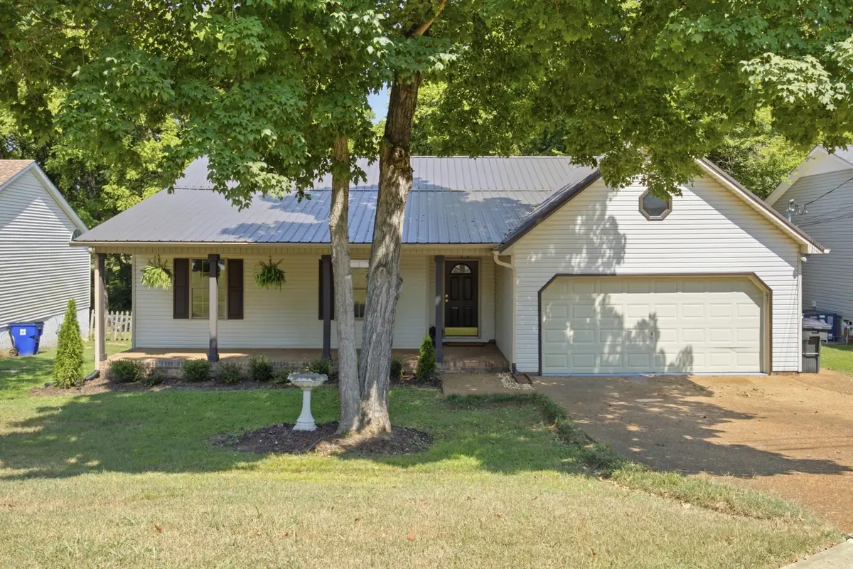 208 Valley Dr, Columbia, TN 38401 - #1
