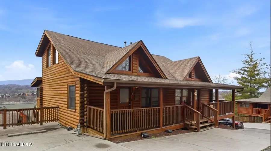 423 Big Bear Way, Pigeon Forge, TN 37863 - #2