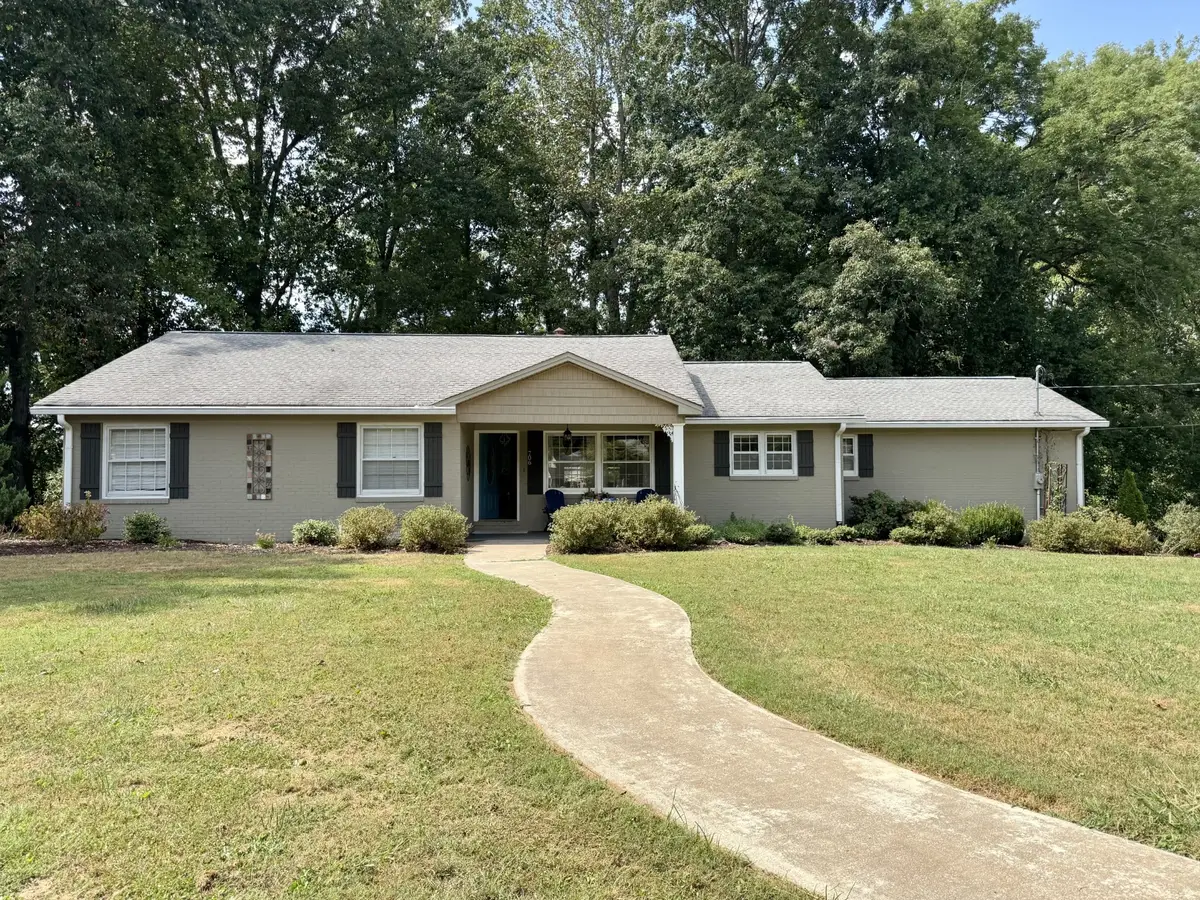 706 Westwood Dr, McMinnville, TN 37110 - #1