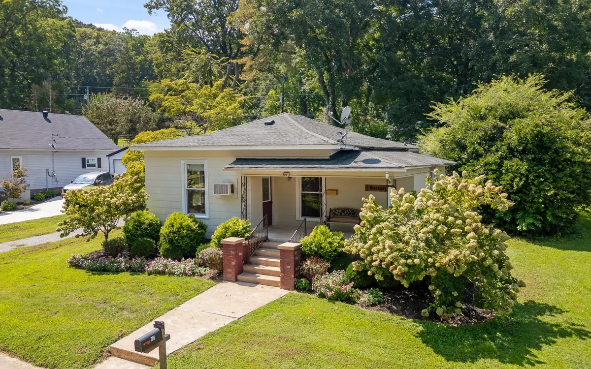 706 Holly Avenue, South Pittsburg, TN 37380 - #1