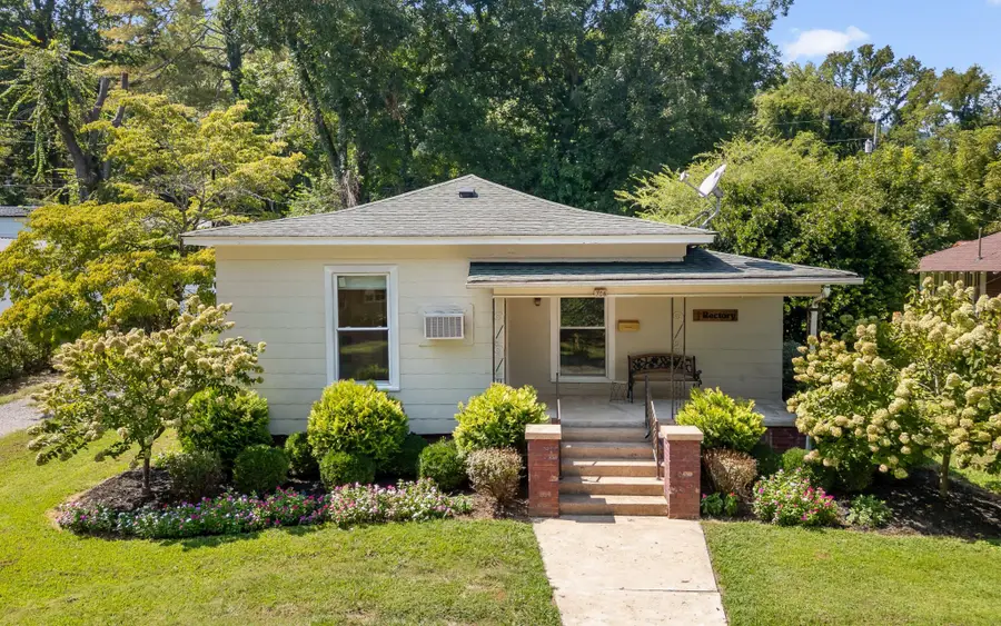 706 Holly Avenue, South Pittsburg, TN 37380 - #2