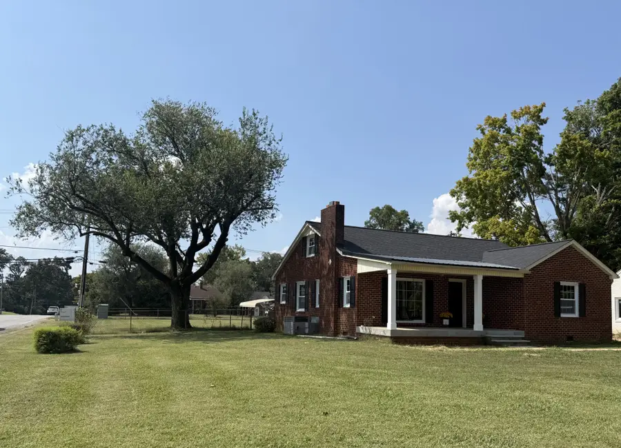 201 Parkes Ave, Lawrenceburg, TN 38464 - #2