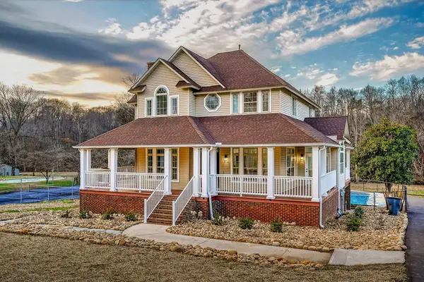 962 Indian Mound Dr, McMinnville, TN 37110