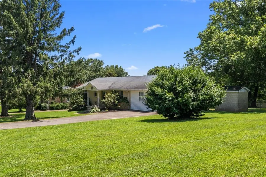 1109 N Charlotte St, Dickson, TN 37055 - #2