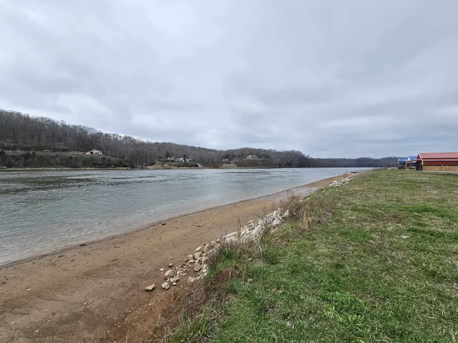 1901 Hardin Bottom River Rd, Clifton, TN 38425 - #2