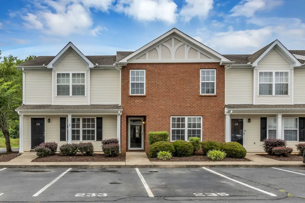 235 Arapaho Dr, Murfreesboro, TN 37128 - #1