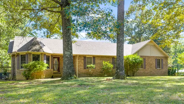 366 Oak Leaf Cir, Winchester, TN 37398