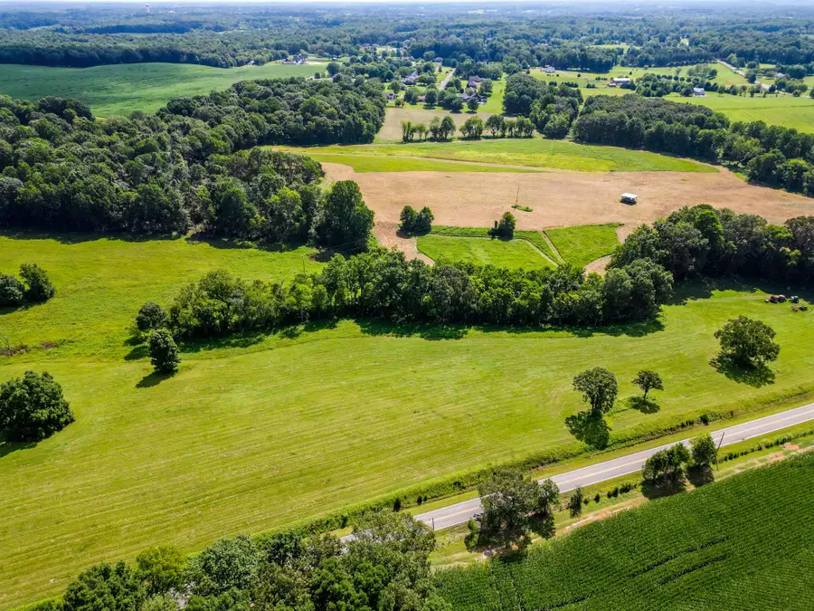 3984 Old Coopertown Rd, Springfield, TN 37172 - #2