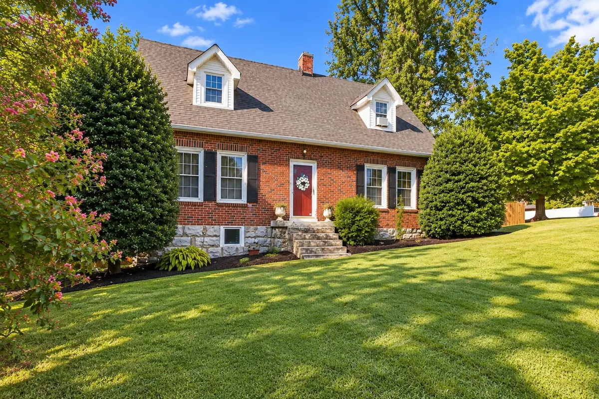 301 Cullum St, Carthage, TN 37030 - #1