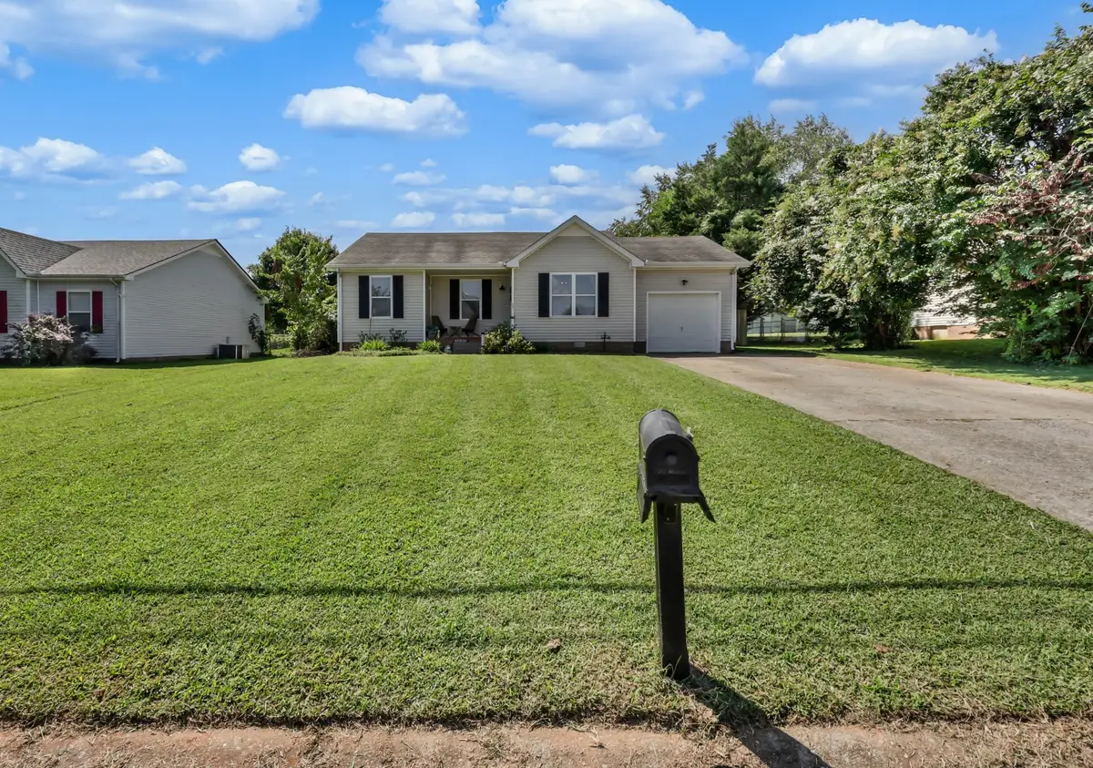 3220 N Senseney Cir, Clarksville, TN 37042 - #1