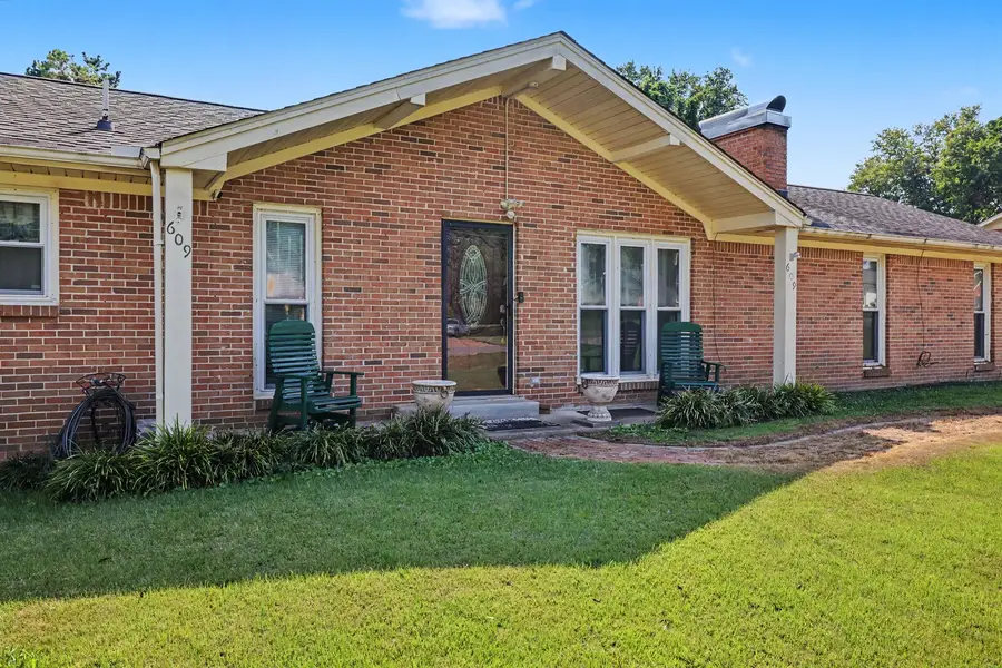 609 Cumberland Dr, Columbia, TN 38401 - #2