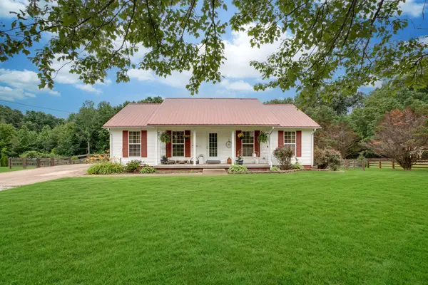2233 Fall River Rd, Leoma, TN 38468