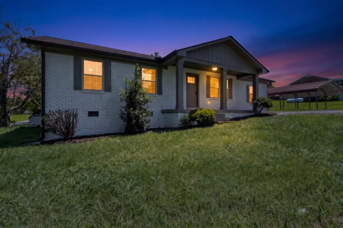 210 Crenshaw Rd, Hartsville, TN 37074 - #1