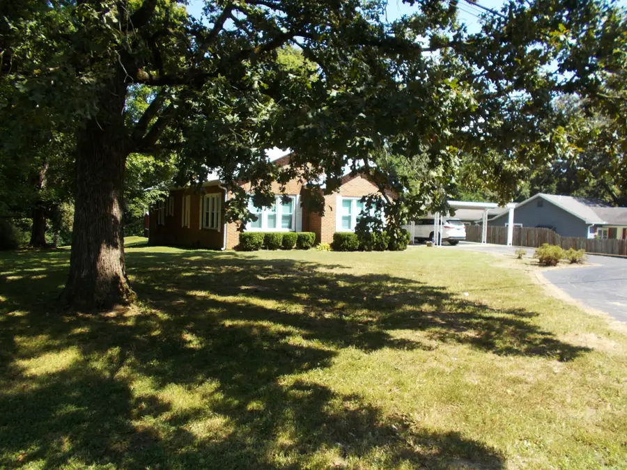258 Washington Ave, Camden, TN 38320 - #3