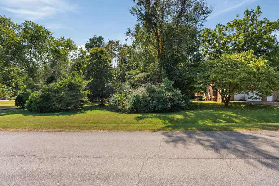 402 Allison Ct, Kingston Springs, TN 37082 - #2