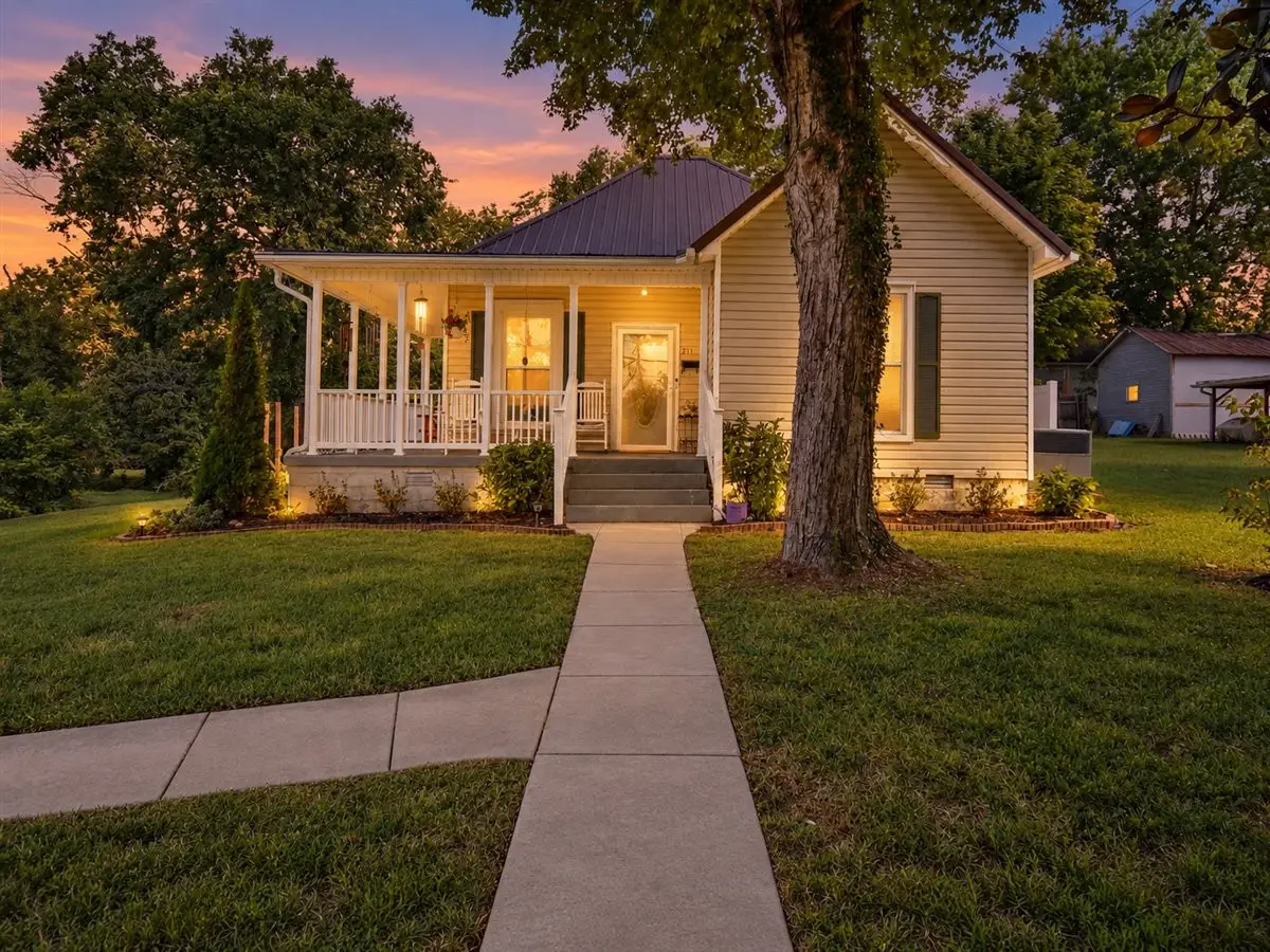 211 Riverside Dr, Columbia, TN 38401 - #1