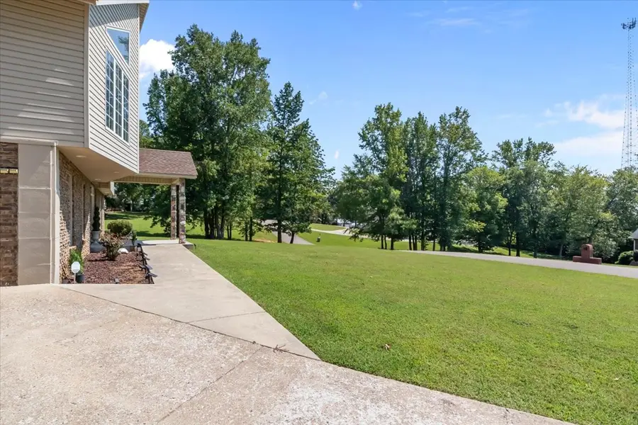 110 Carriage House Dr, Camden, TN 38320 - #3