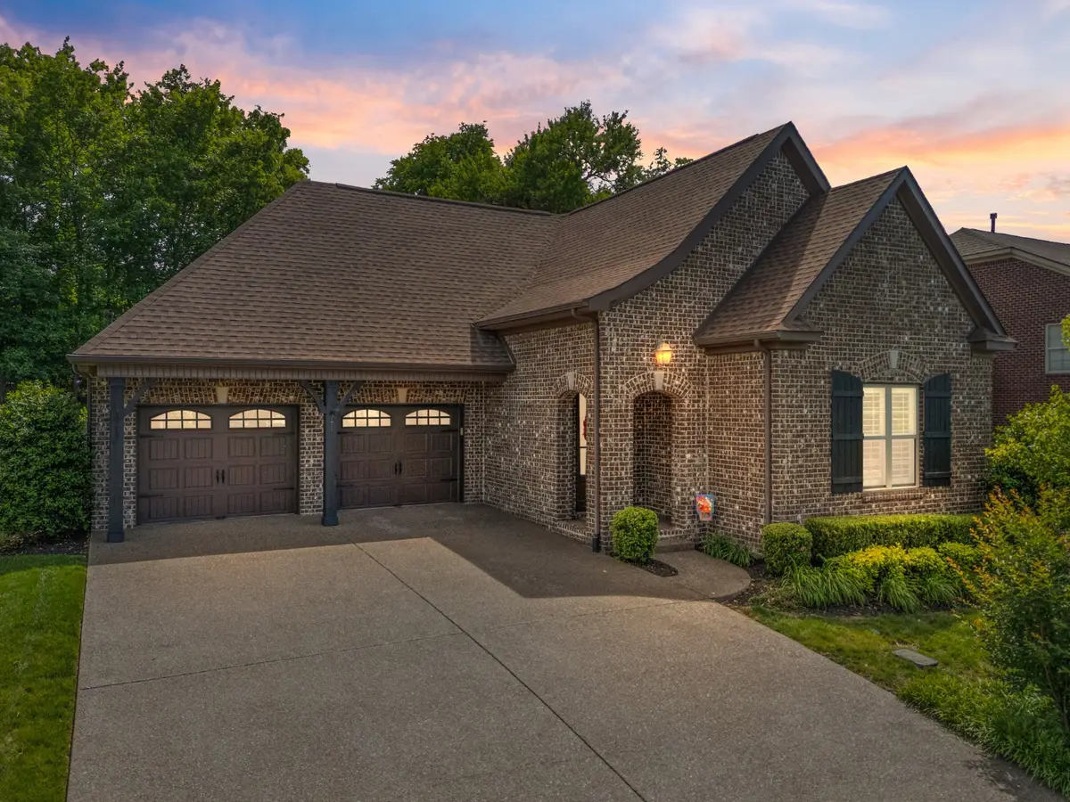 1049 Vinings Blvd, Gallatin, TN 37066 - #1