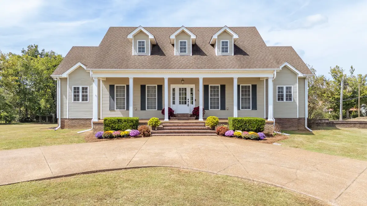 204 Vine St, Clifton, TN 38425 - #1