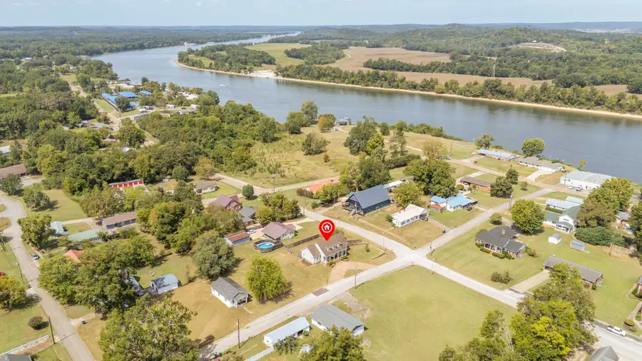 204 Vine St, Clifton, TN 38425 - #2