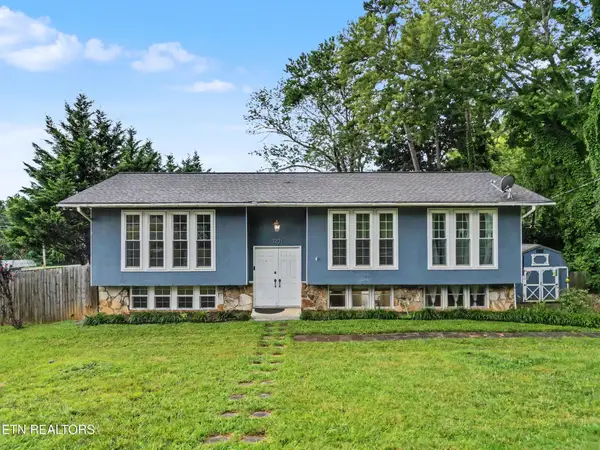 1201 Foxcrolf Drive, Knoxville, TN 37923