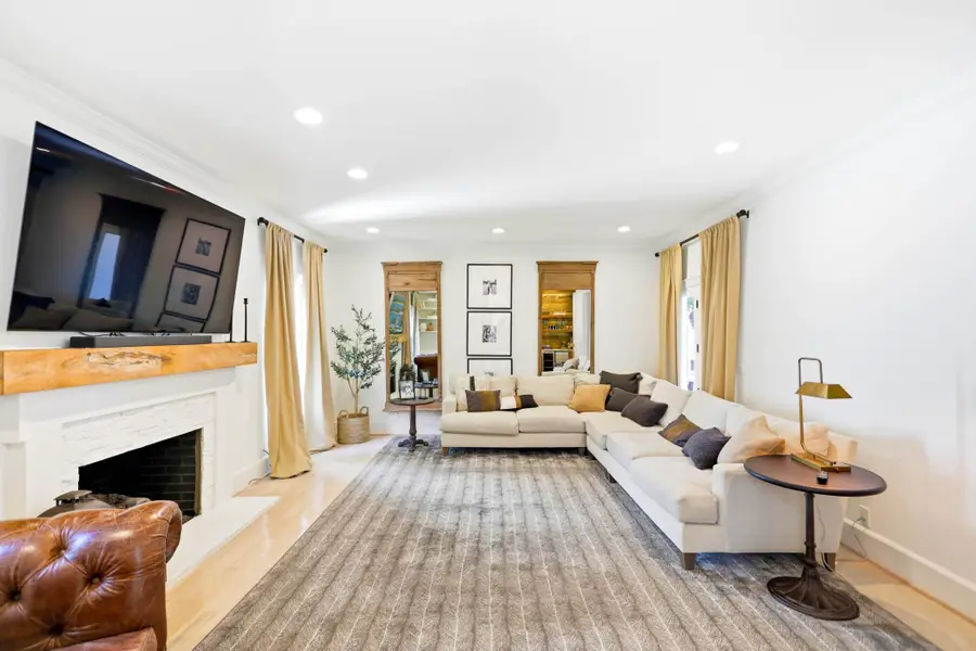107 Chatsworth Dr, Nashville, TN 37215 - #3