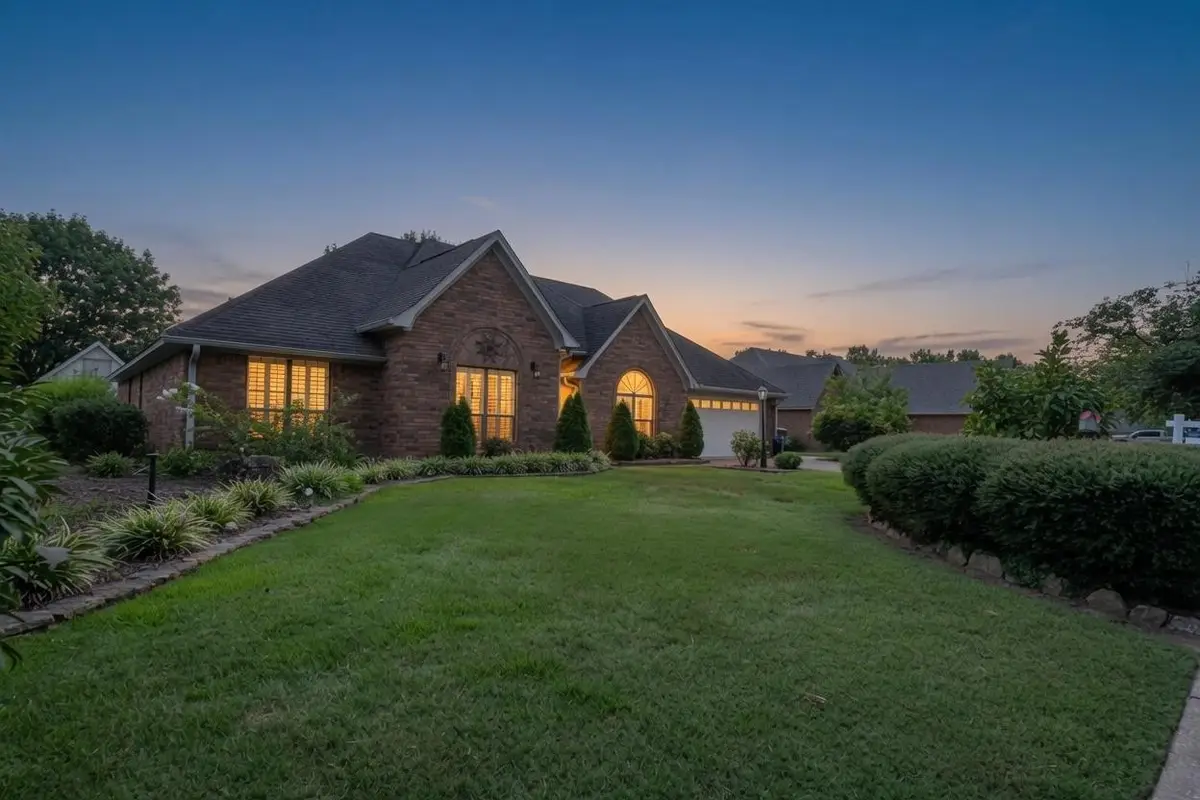 3626 Appling Lake Dr, Bartlett, TN 38133 - #1