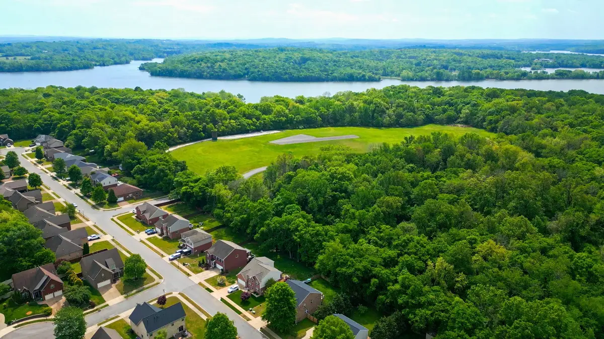 661 Smoky Mountains Dr, Gallatin, TN 37066 - #1