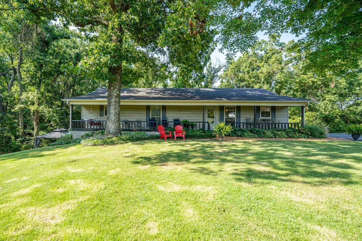305 Salt Ln, Savannah, TN 38372 - #1