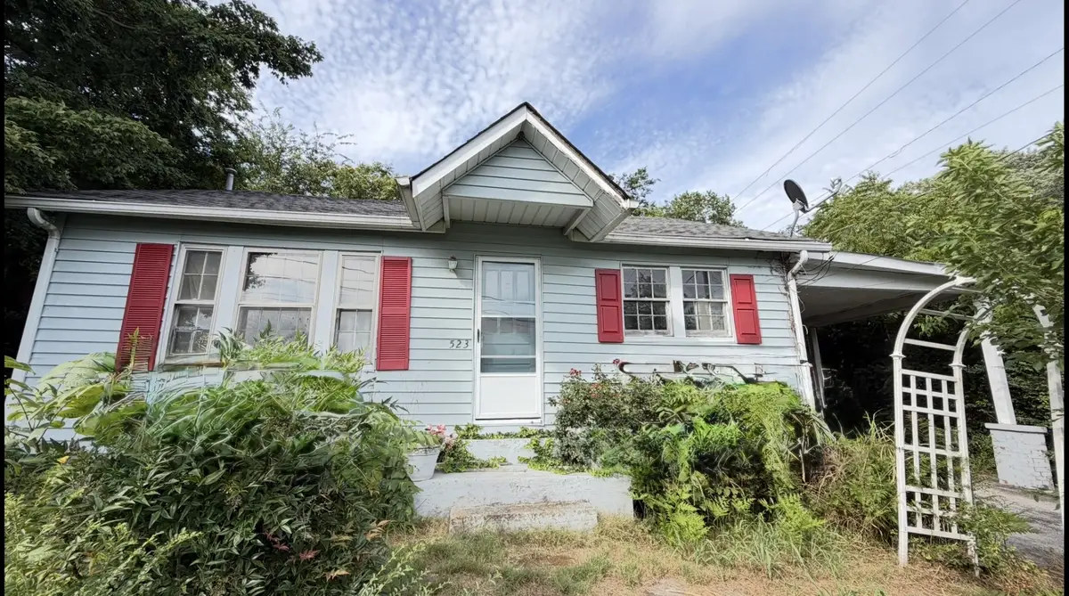 523 W Cherry St, Glasgow, KY 42141 - #1