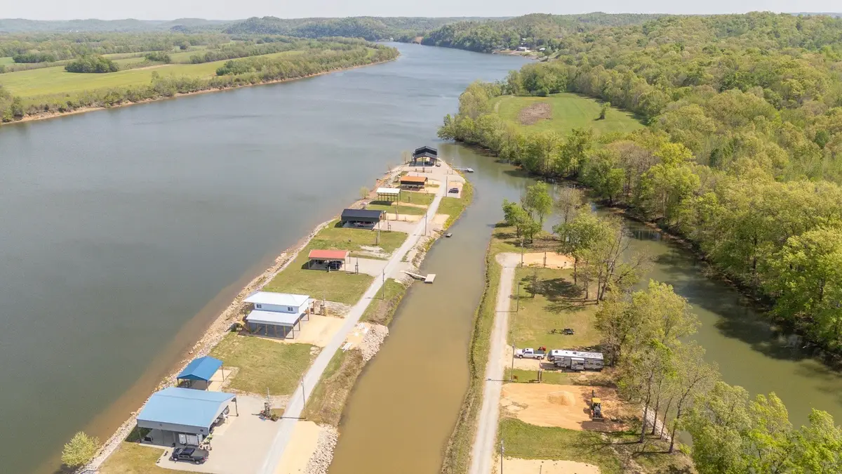 1089 River Front Dr, Clifton, TN 38425 - #1