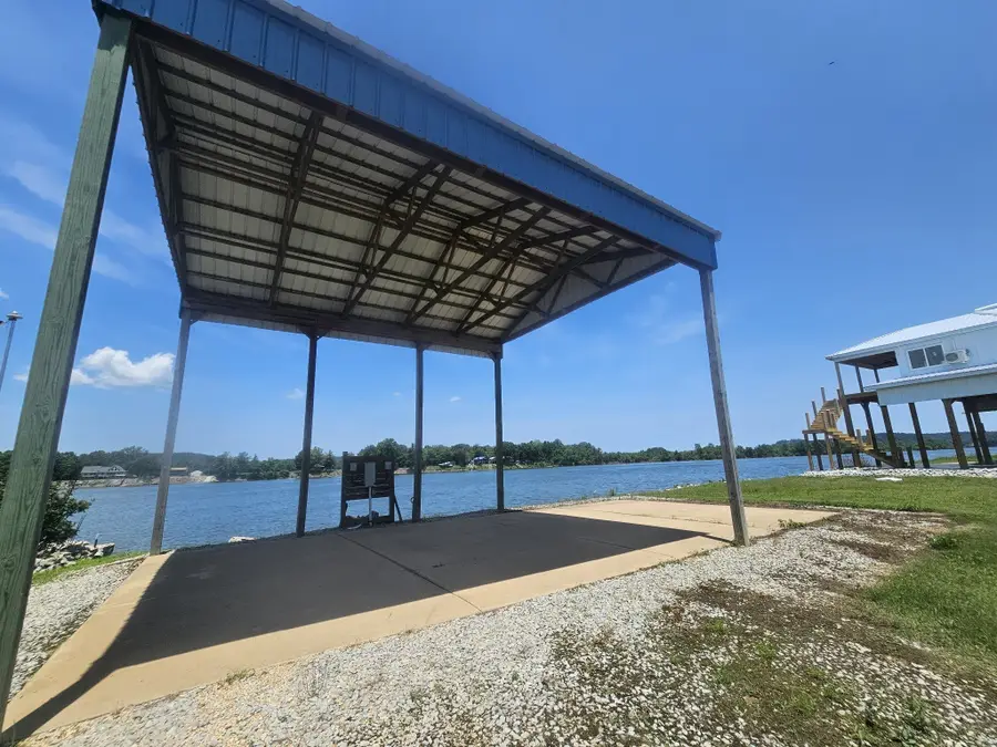 1089 River Front Dr, Clifton, TN 38425 - #2