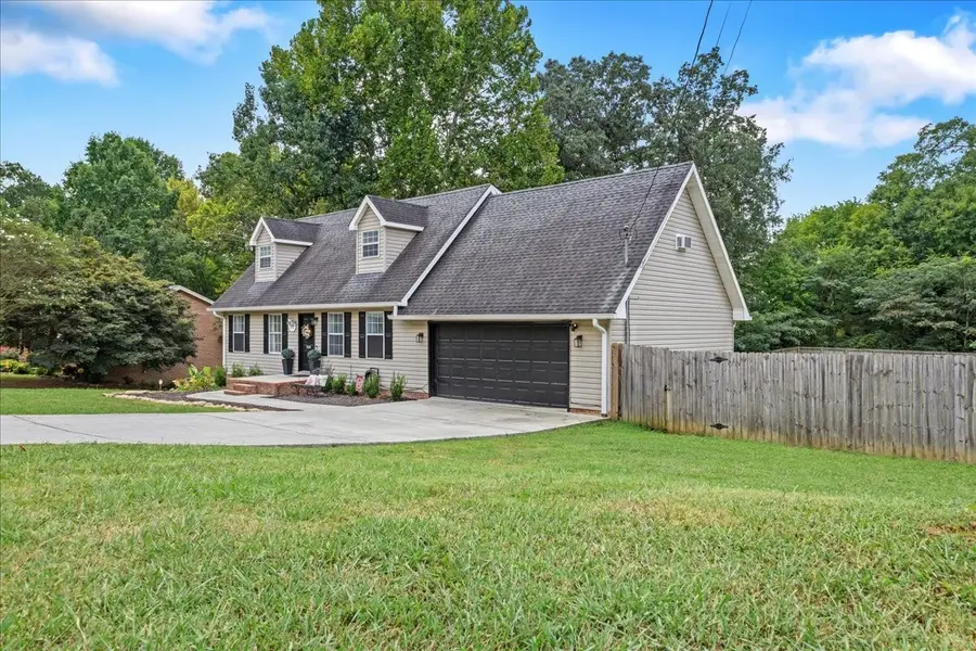334 N Washington Ave, Etowah, TN 37331 - #3