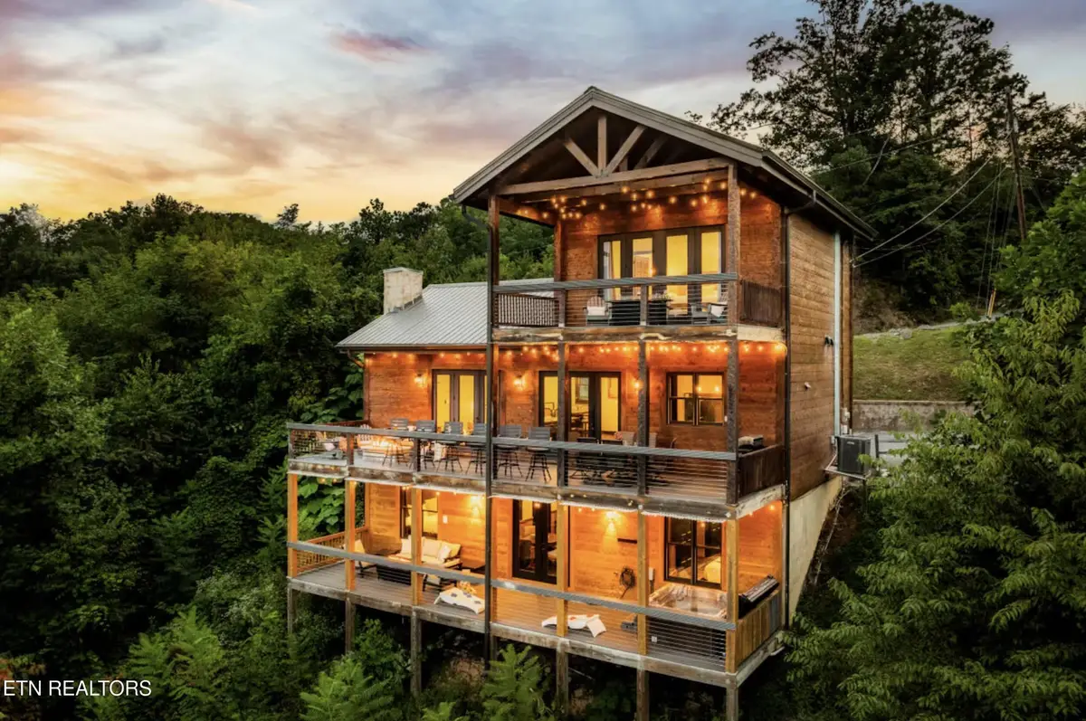 1015 Twin Oaks Rd, Gatlinburg, TN 37738 - #1