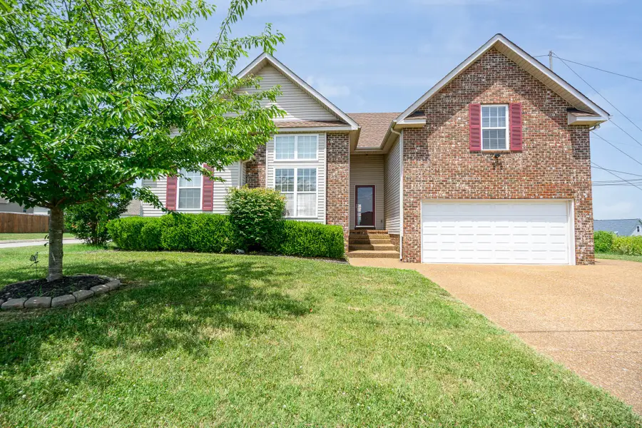 3998 Kristen St, Spring Hill, TN 37174 - #3