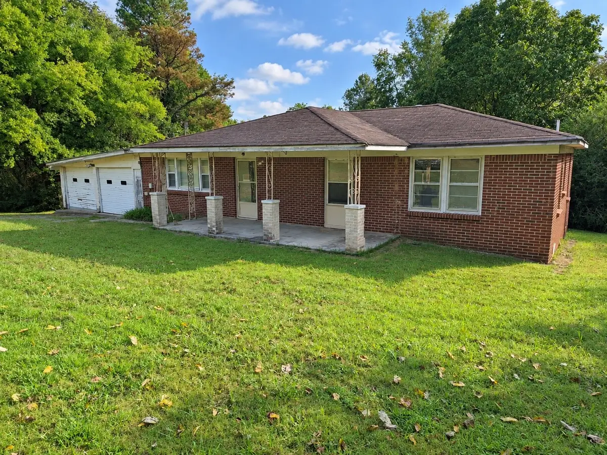 631 Scotts Chapel Rd, Cumberland City, TN 37050 - #1