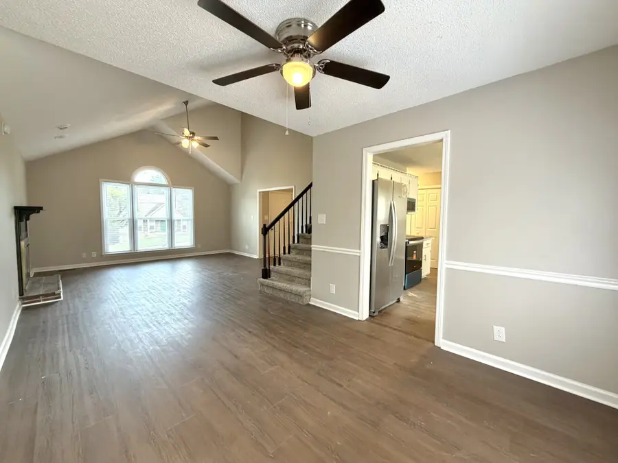 2126 Single Tree Dr, Clarksville, TN 37040 - #2