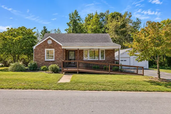 583 Brattontown Cir, Lafayette, TN 37083
