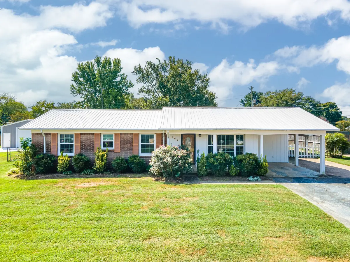 407 Kirk St, Lawrenceburg, TN 38464 - #1