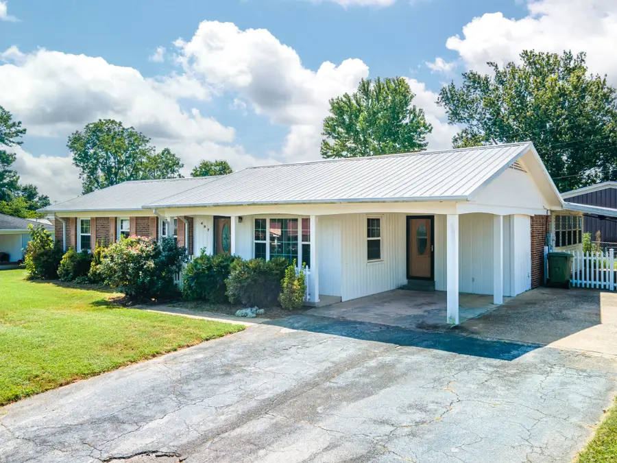 407 Kirk St, Lawrenceburg, TN 38464 - #3