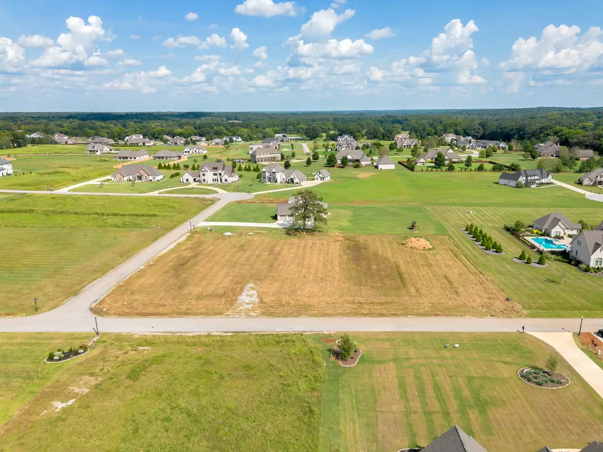 541 Graham Cir, Florence, AL 35634 - #1
