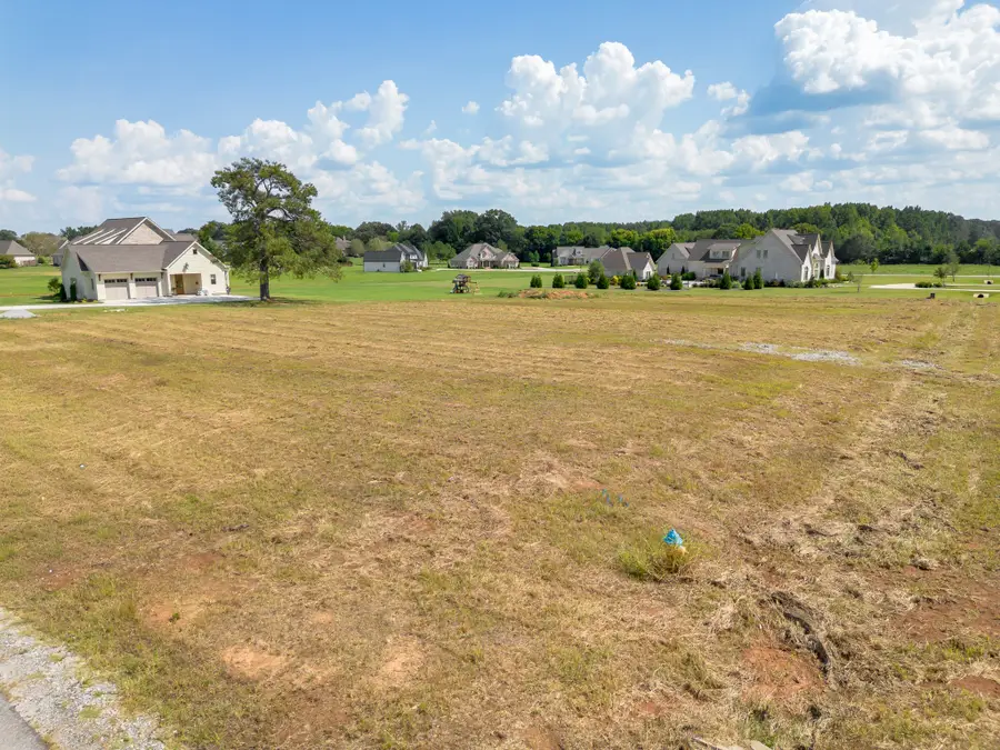 541 Graham Cir, Florence, AL 35634 - #2