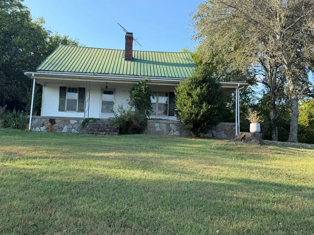 300 W Main St, Auburntown, TN 37016 - #1