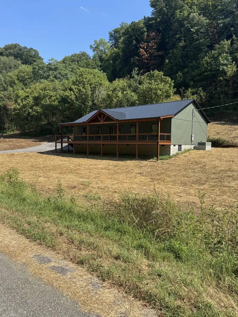 194 Sloan Branch Rd, Pleasant Shade, TN 37145 - #2