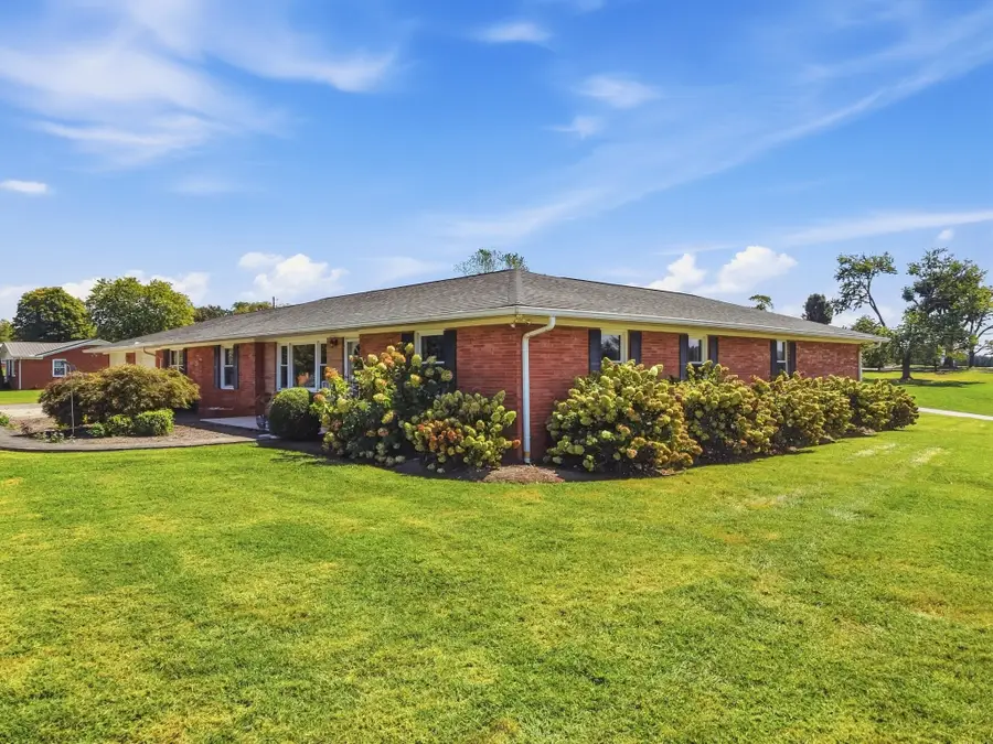 735 N Edgewood Dr, Sparta, TN 38583 - #3