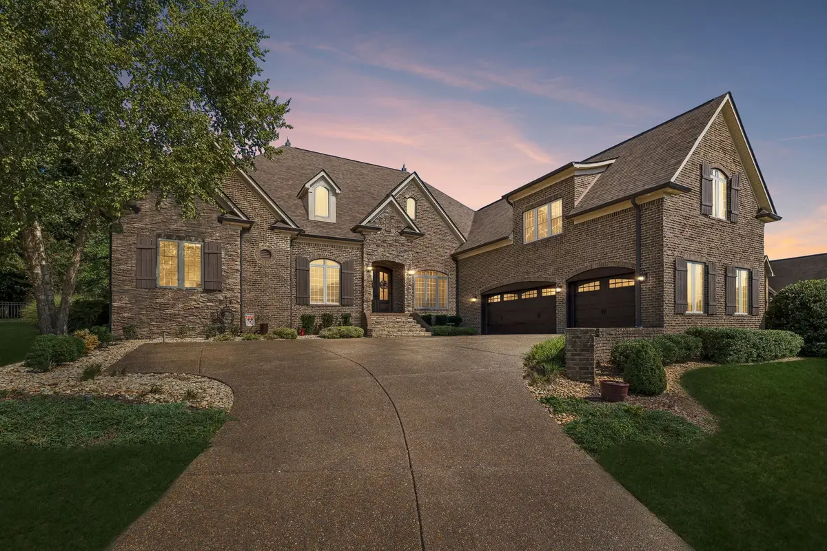 215 Higginson Pl S, Gallatin, TN 37066 - #1