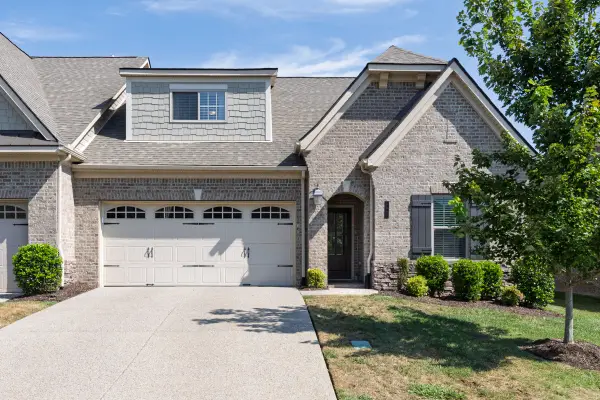 1048 Callaway Dr, Lebanon, TN 37087